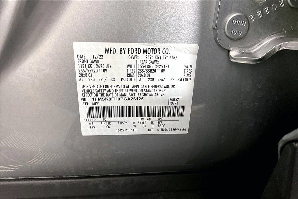 Used 2023 Ford Explorer Limited w/ Equipment Group 301A AWD/4WD image 18