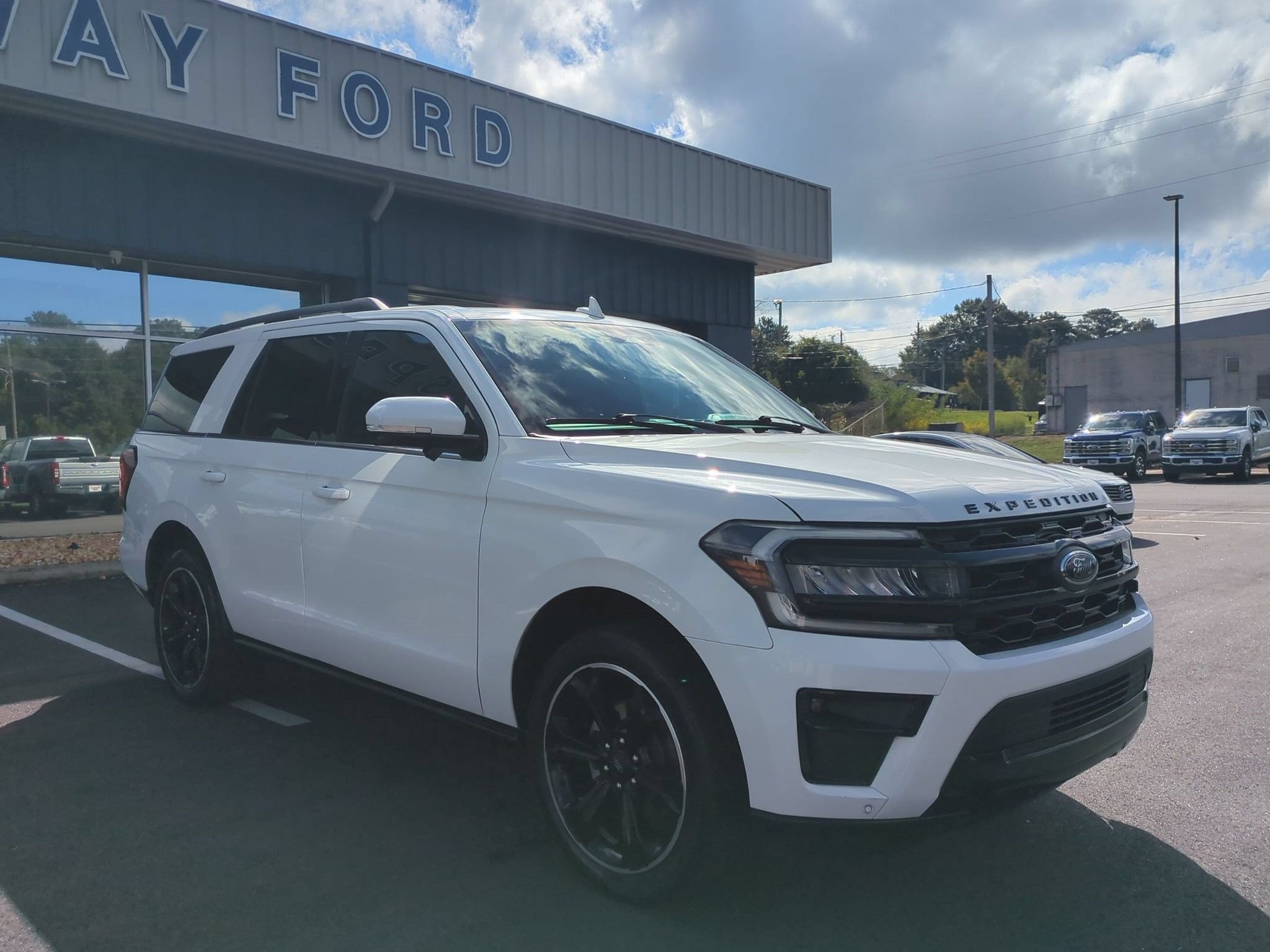 Certified 2023 Ford Expedition Limited RWD image 3