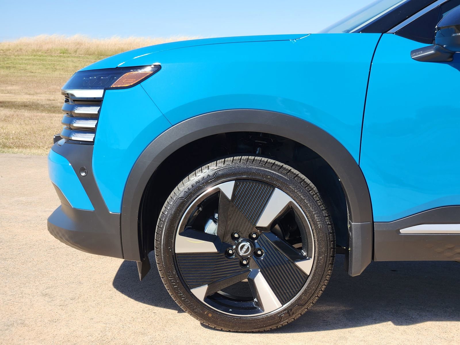 New 2026 Nissan Kicks SR w/ Cold Weather Package image 10