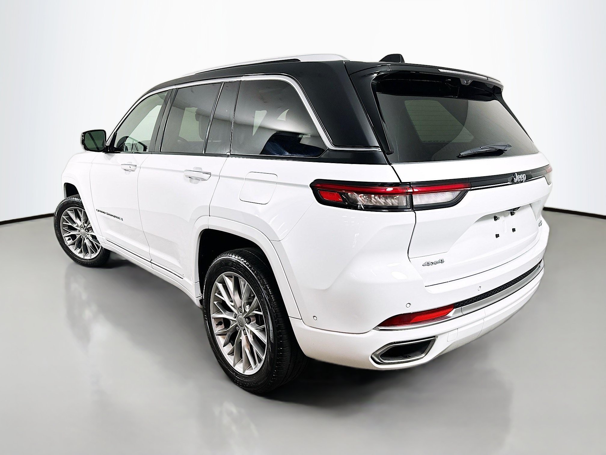 Used 2024 Jeep Grand Cherokee Summit w/ Adv Protech Group IV AWD/4WD image 5