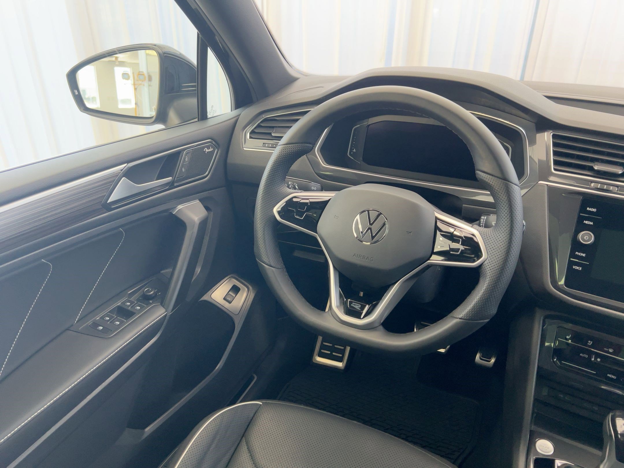 Certified 2023 Volkswagen Tiguan SEL R-Line image 28