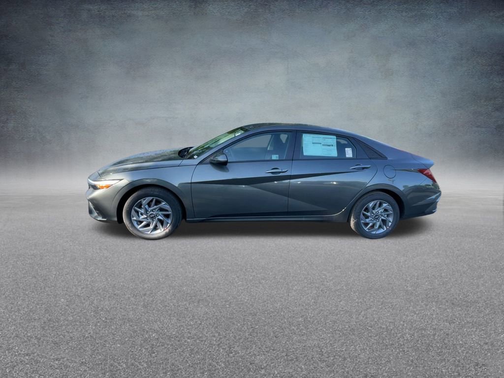 Used 2025 Hyundai Elantra Blue image 11