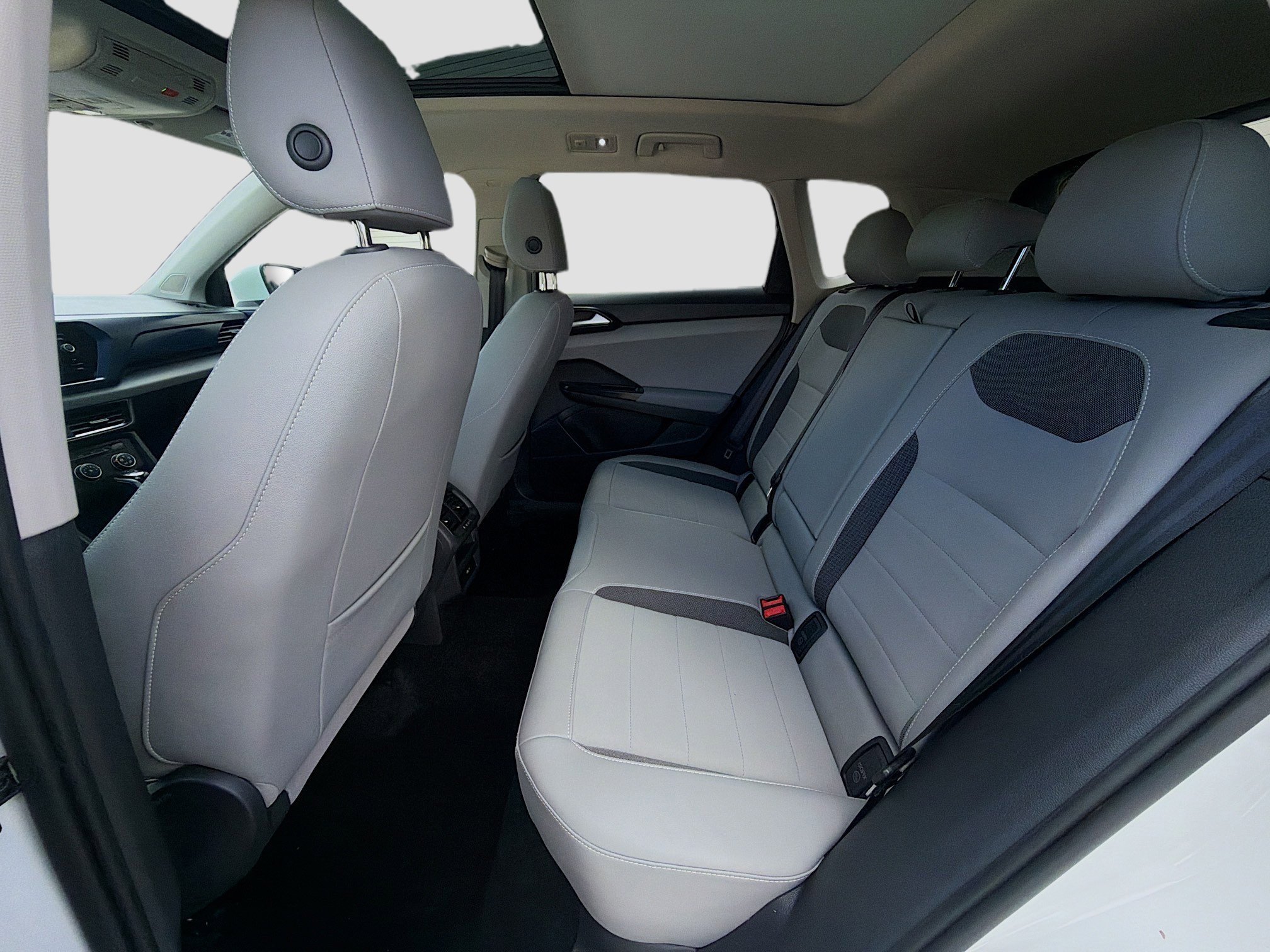 Used 2022 Volkswagen Taos SE w/ Panoramic Sunroof Package FWD image 22