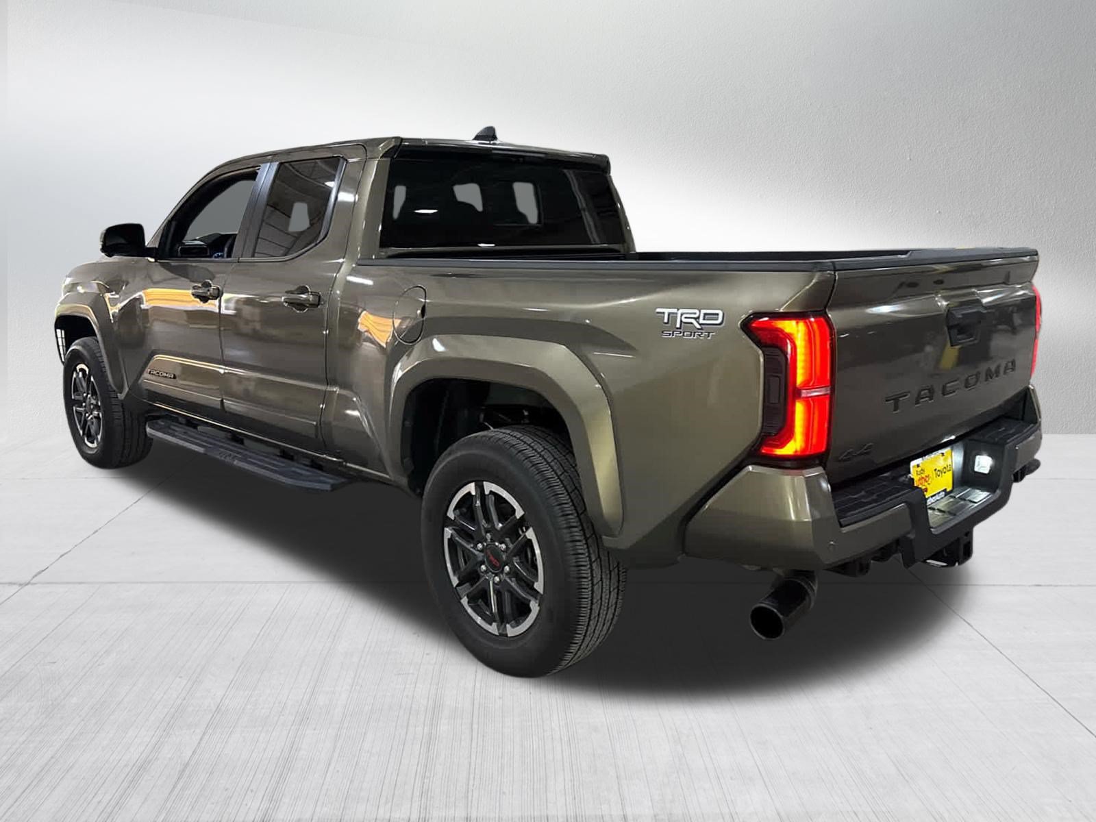 Certified 2024 Toyota Tacoma TRD Sport w/ TRD Sport Premium Package AWD/4WD image 4