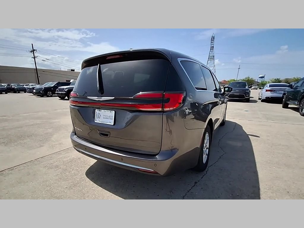 Used 2023 Chrysler Pacifica Touring-L FWD image 42