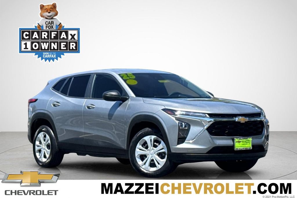 Used 2025 Chevrolet Trax LS FWD image 1
