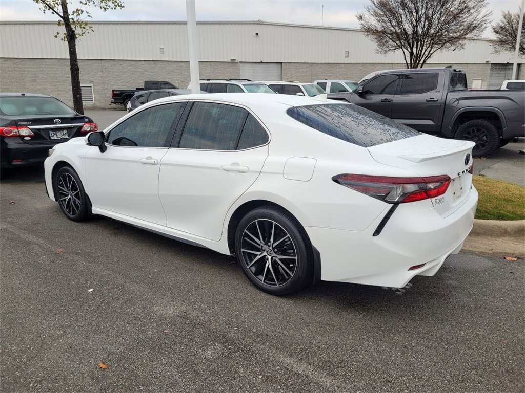 Used 2024 Toyota Camry SE image 4