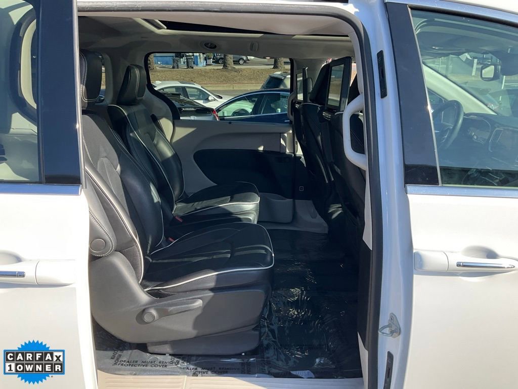 Used 2022 Chrysler Pacifica Limited w/ Uconnect Theater Family Group image 50