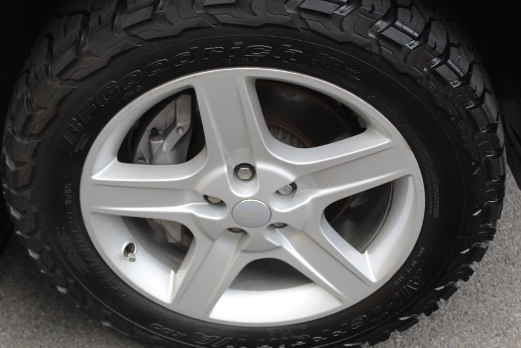 Used 2024 Land Rover Defender 130 S image 11