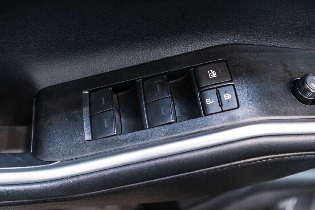 Used 2025 Toyota Highlander LE AWD/4WD image 18