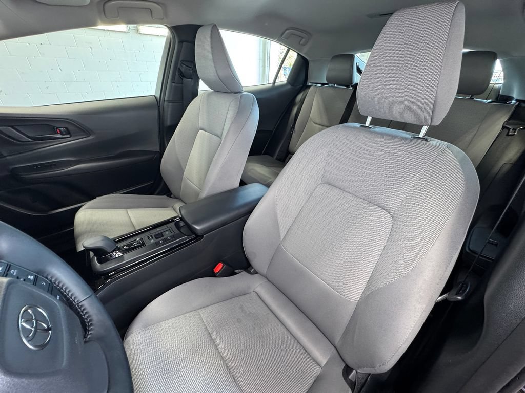 Used 2026 Toyota Prius LE AWD/4WD image 13