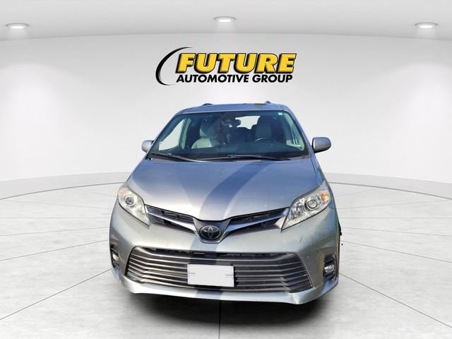 Used 2019 Toyota Sienna XLE FWD image 2