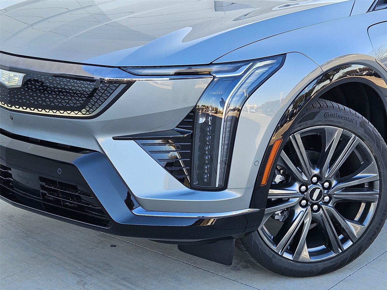 New 2026 Cadillac Optiq Sport 2 w/ LPO, Floor Liner Package AWD/4WD image 7