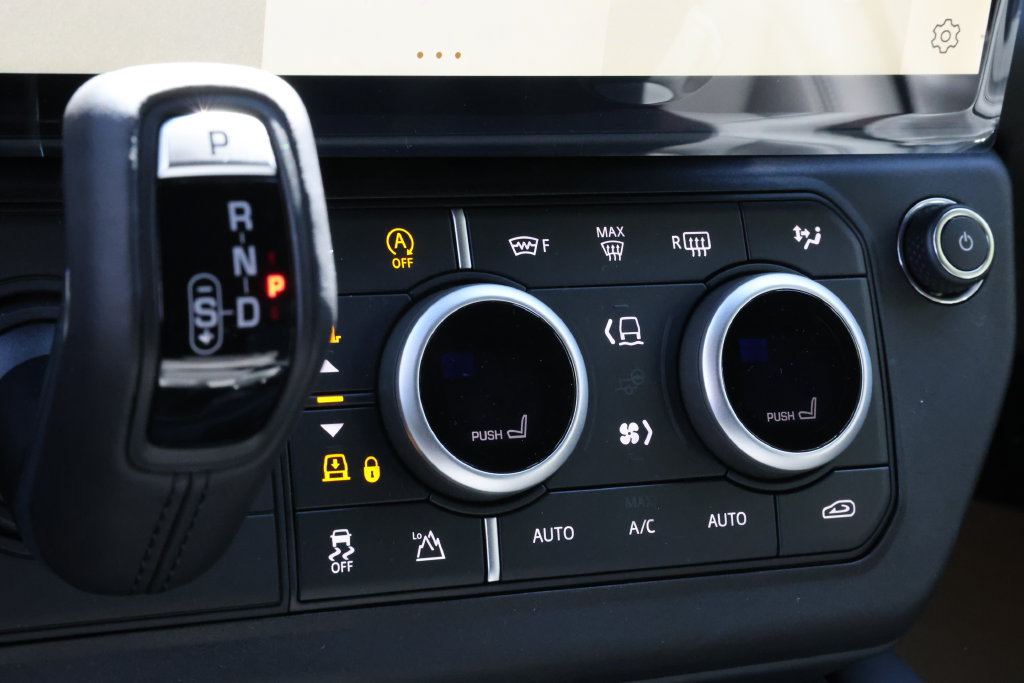New 2026 Land Rover Defender 110 X-Dynamic SE AWD/4WD image 24
