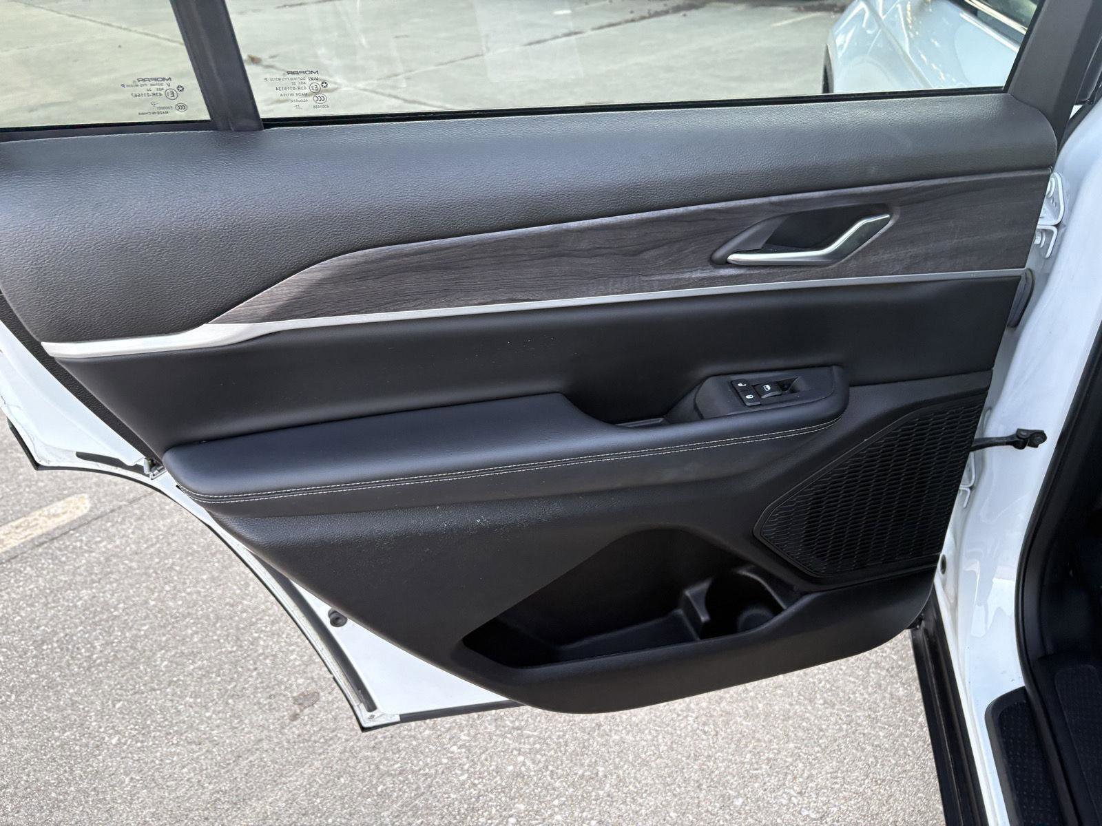 Used 2023 Jeep Grand Cherokee L Limited image 15