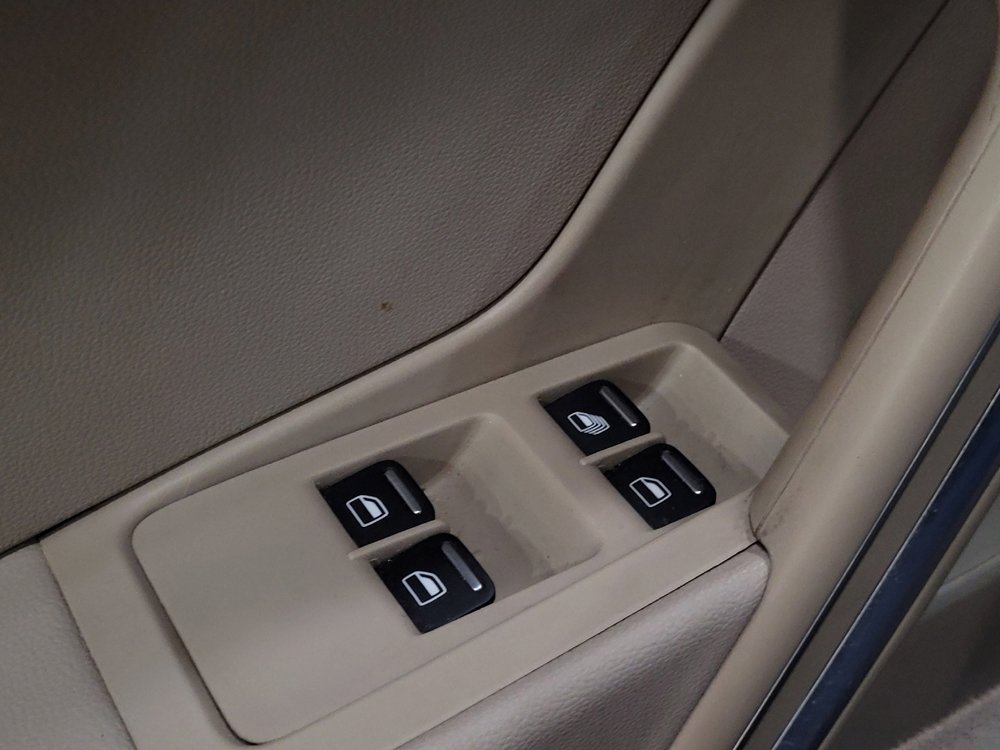 Used 2016 Volkswagen Beetle 1.8T SE FWD image 27