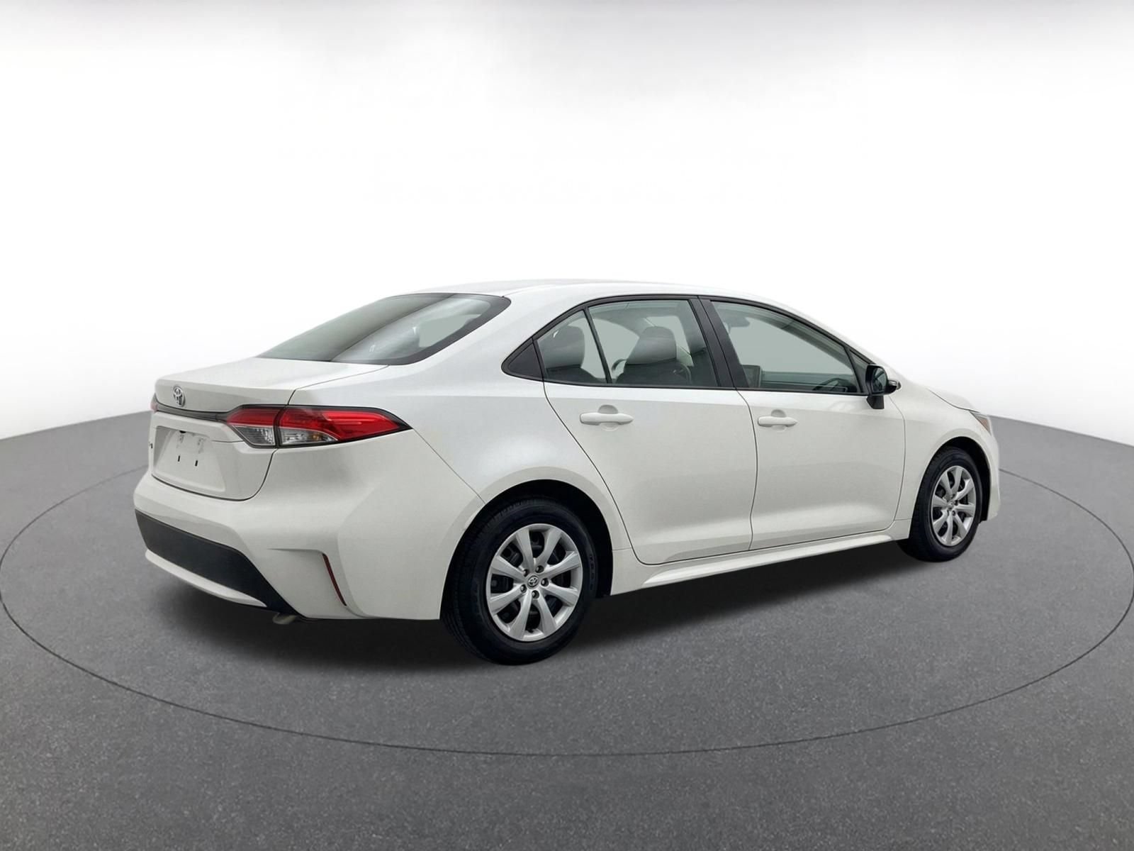 Used 2025 Toyota Corolla LE FWD image 9