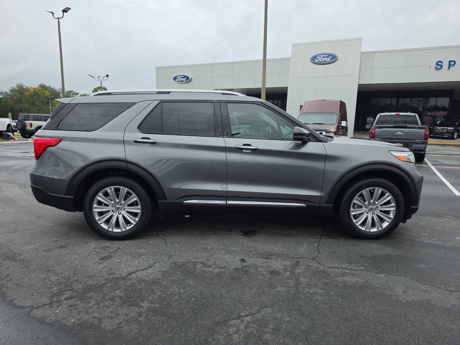 Certified 2021 Ford Explorer Limited w/ Hybrid Equipment Group 310A AWD/4WD image 3
