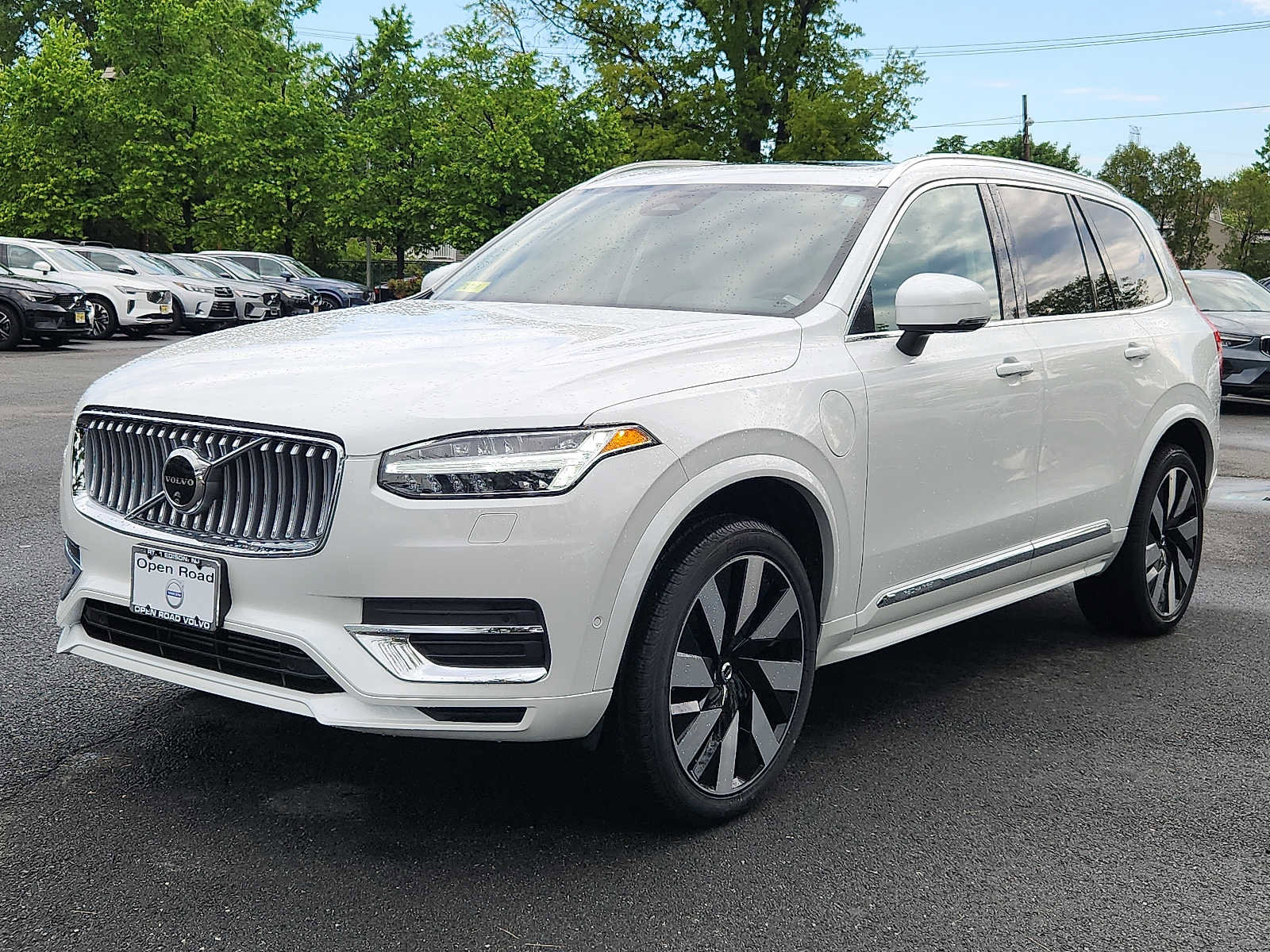 Certified 2024 Volvo XC90 T8 Plus w/ Protection Package Premier AWD/4WD image 3