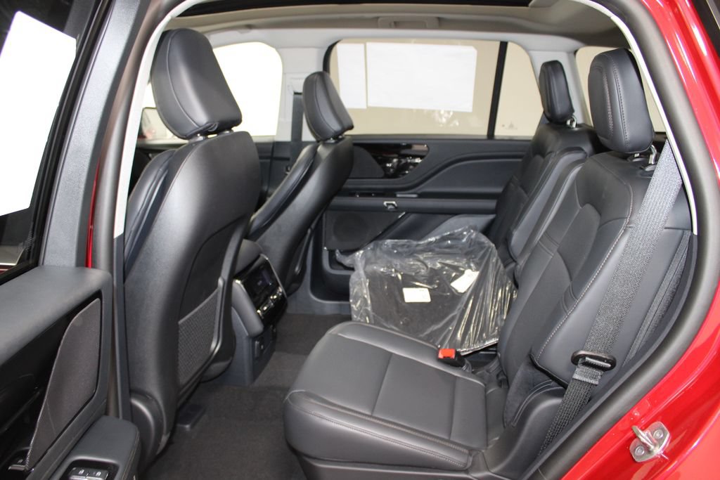New 2026 Lincoln Aviator 2WD image 25