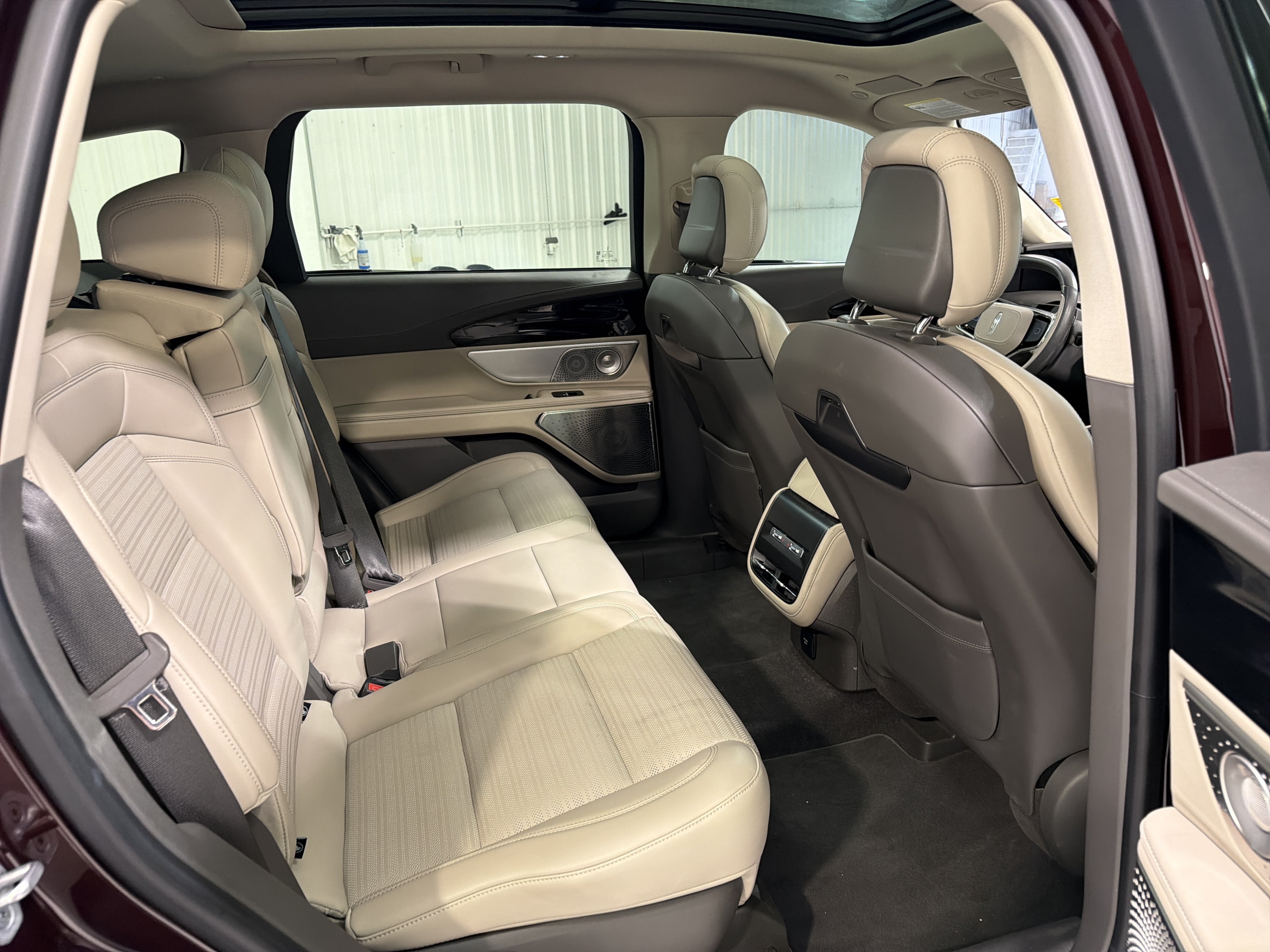 Used 2025 Lincoln Nautilus Reserve AWD/4WD image 11