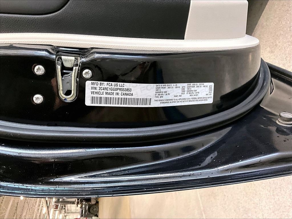 Used 2023 Chrysler Pacifica Limited FWD image 34