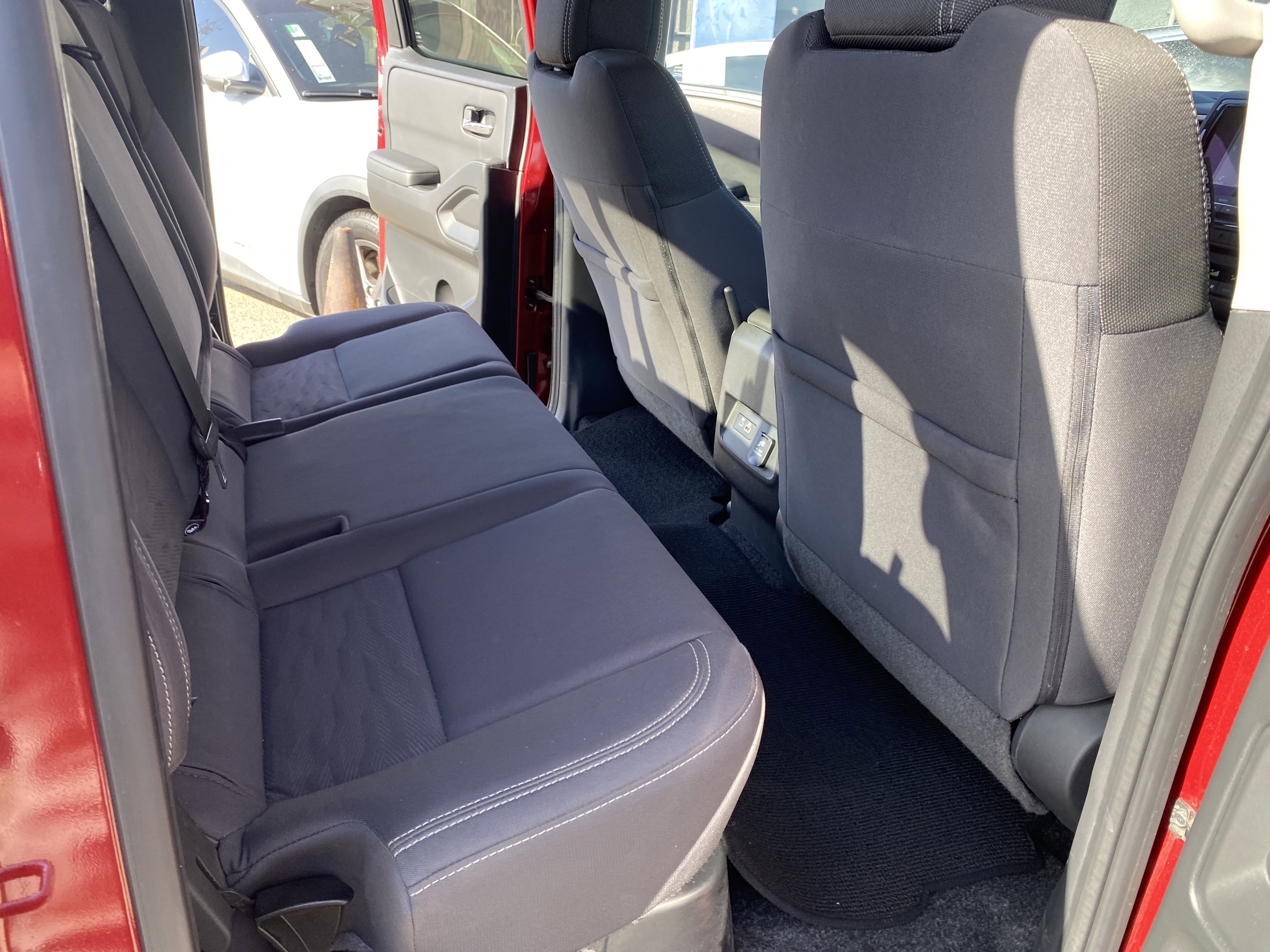 Used 2022 Nissan Frontier SV image 15