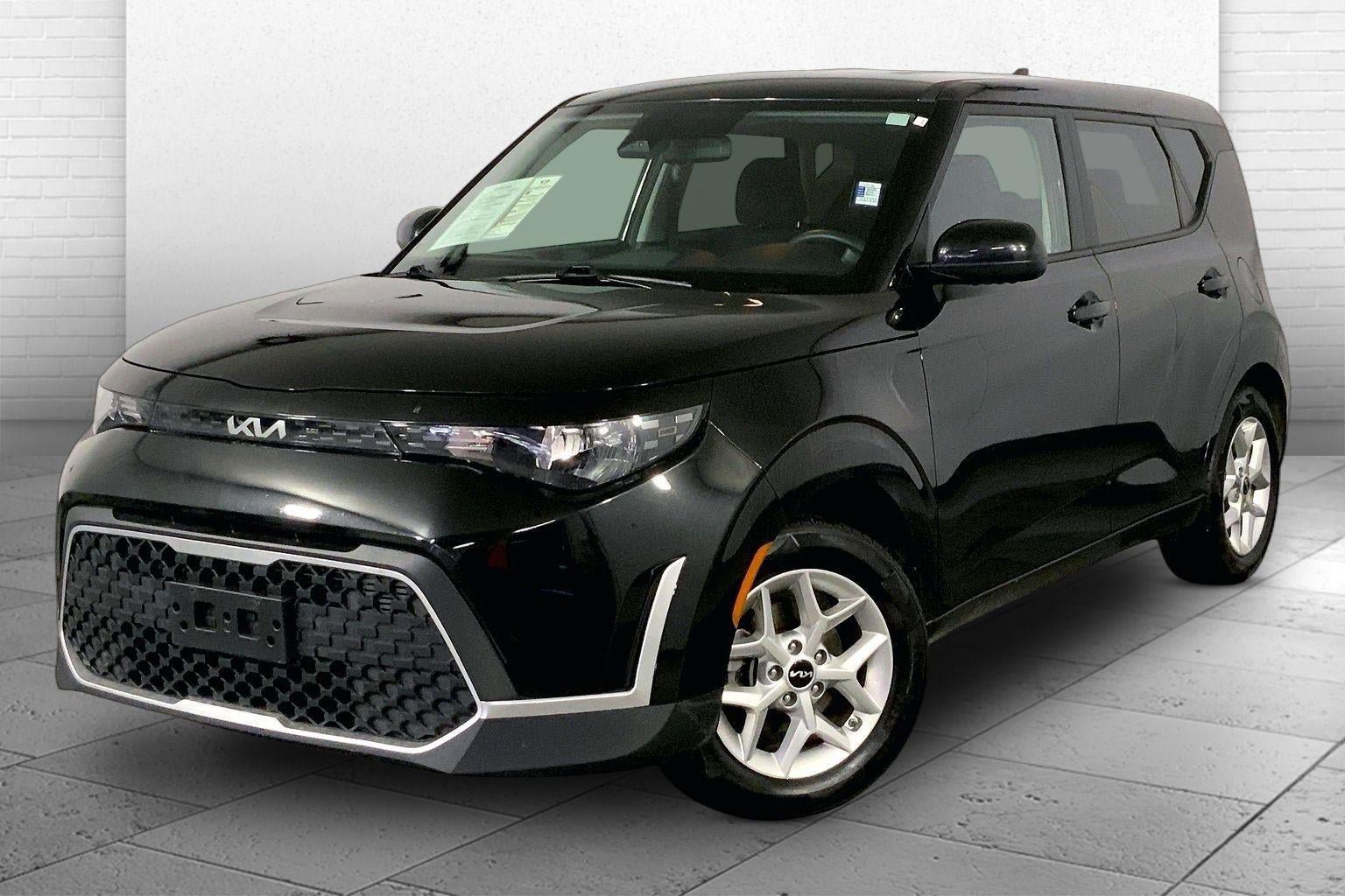 Used 2025 Kia Soul LX w/ LX Technology Package FWD image 12