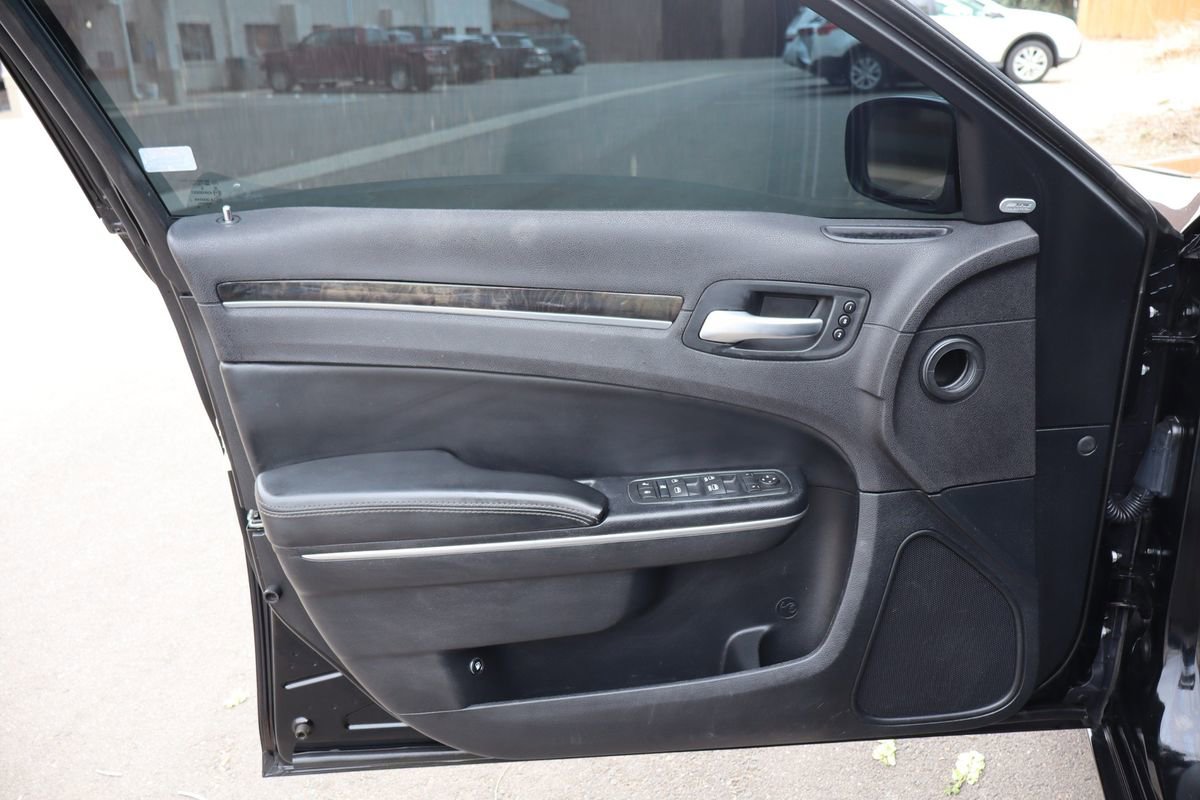 Used 2016 Chrysler 300 C image 23