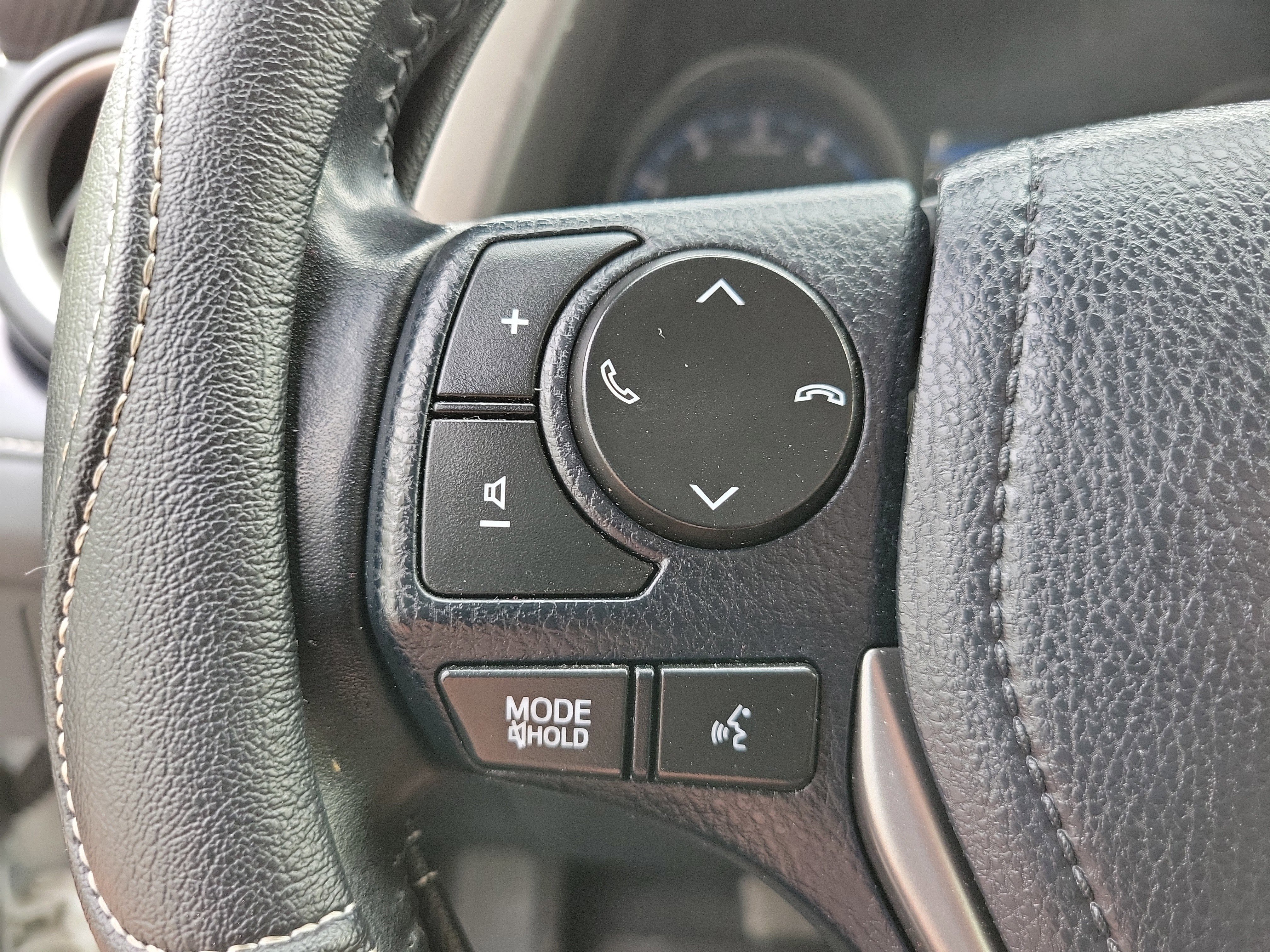 Used 2018 Toyota RAV4 XLE image 21