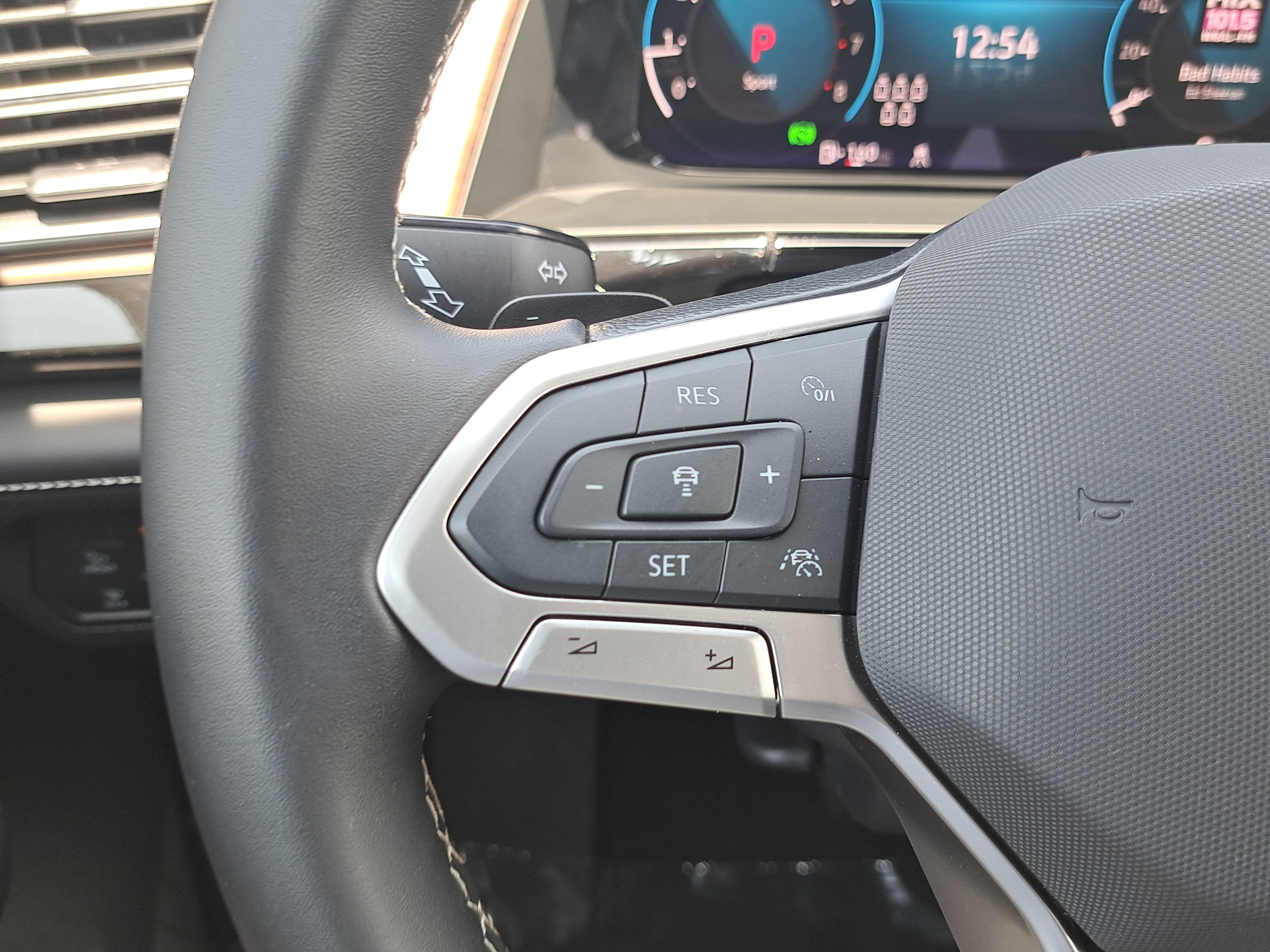 Used 2025 Volkswagen Atlas SE AWD/4WD image 18