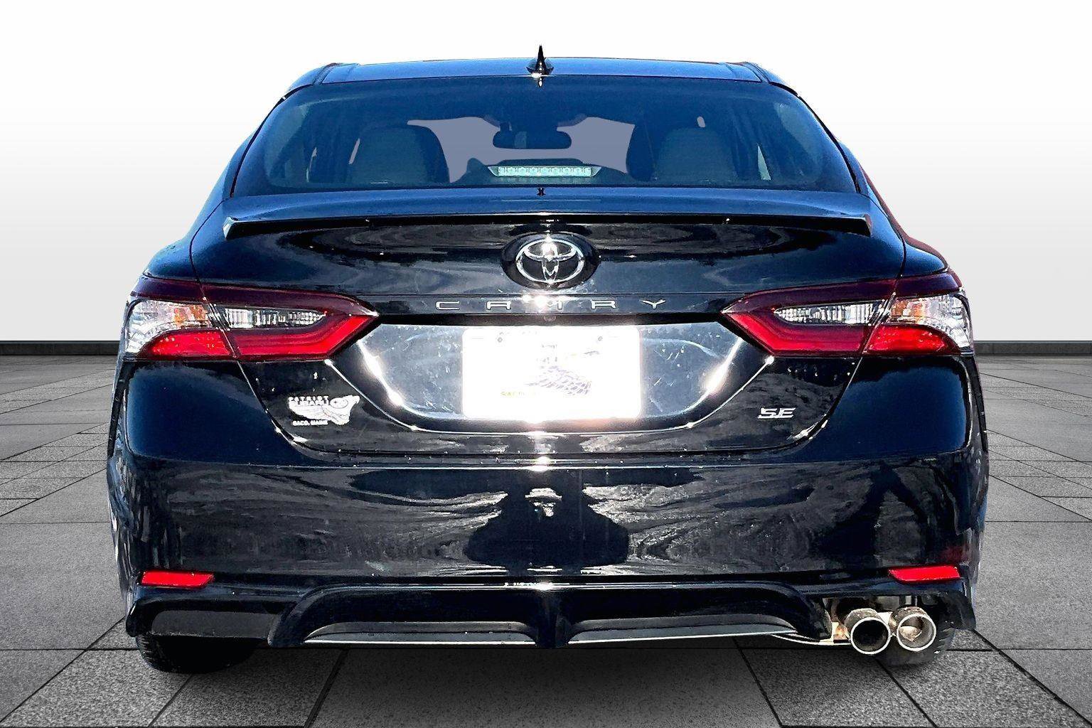 Used 2023 Toyota Camry SE image 4