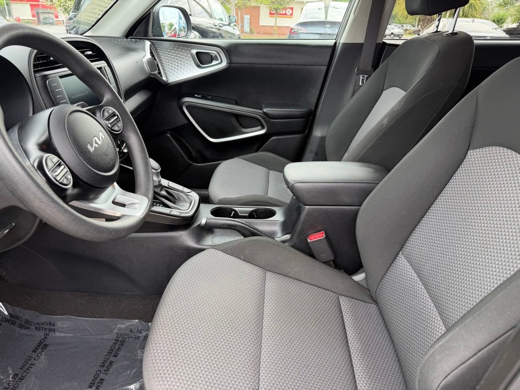Used 2024 Kia Soul LX w/ Option Group 015 FWD image 17
