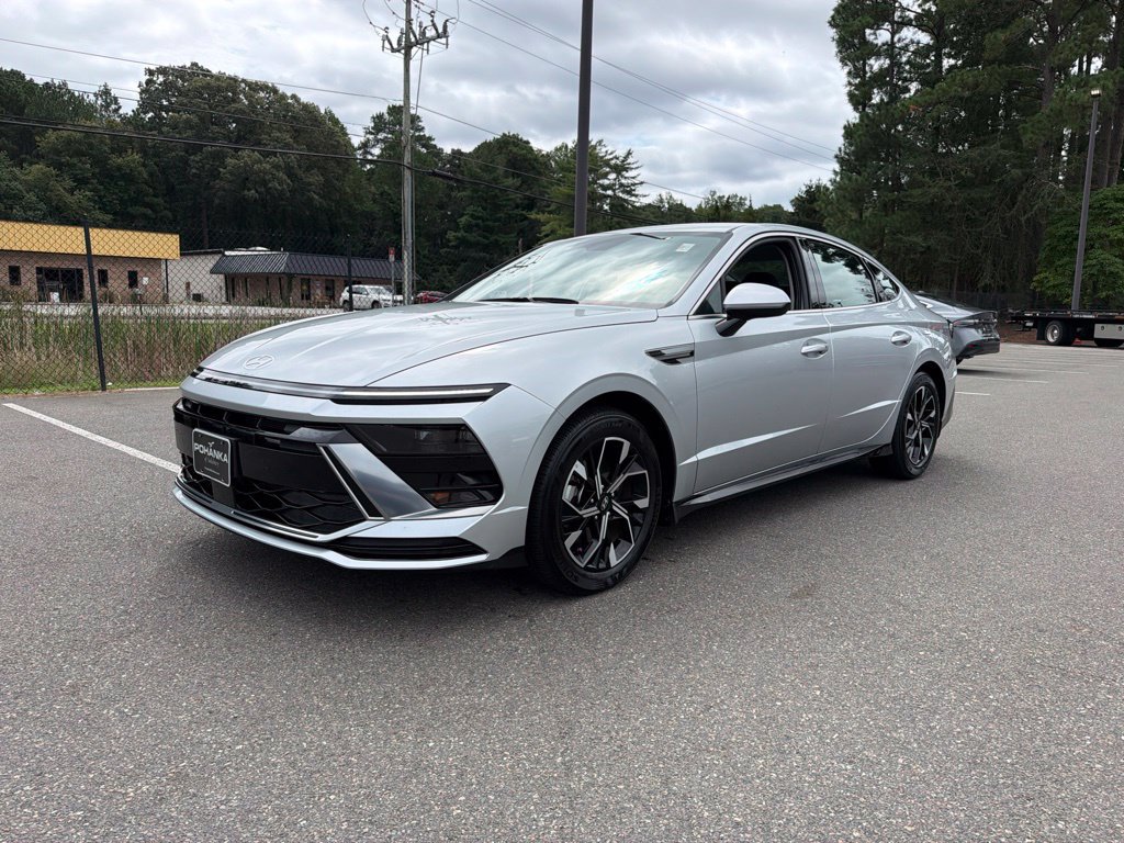 Certified 2025 Hyundai Sonata SEL FWD image 2