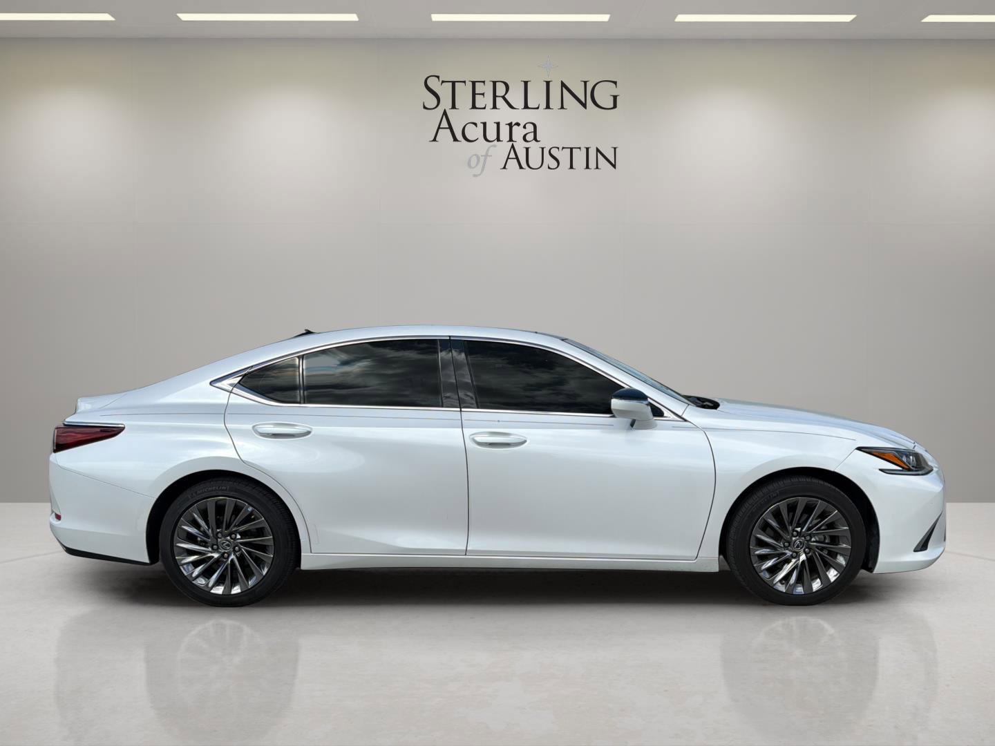 Used 2024 Lexus ES 350 w/ Technology Package image 3