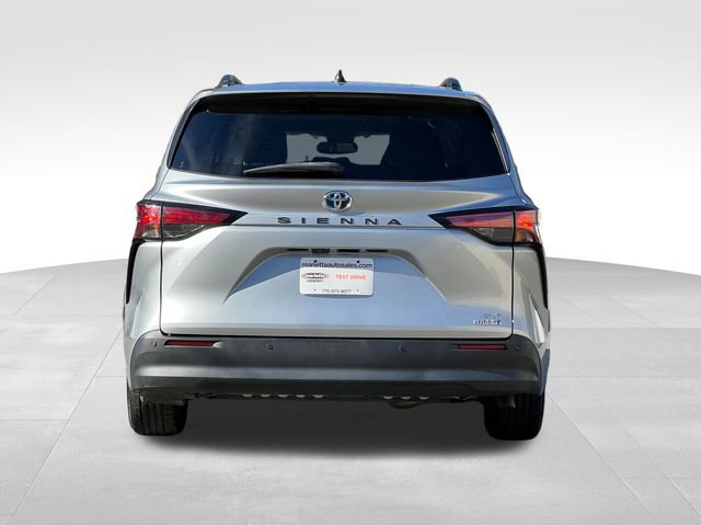 Used 2021 Toyota Sienna XLE image 4