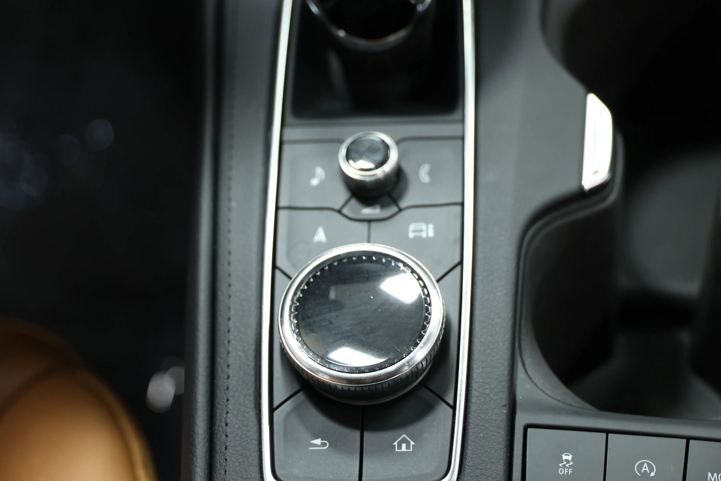 Used 2024 Cadillac XT4 Premium Luxury image 34