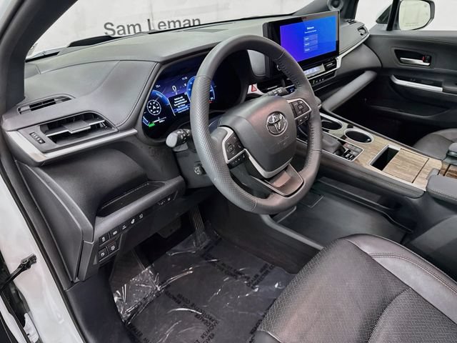 Used 2025 Toyota Sienna Platinum AWD/4WD image 9