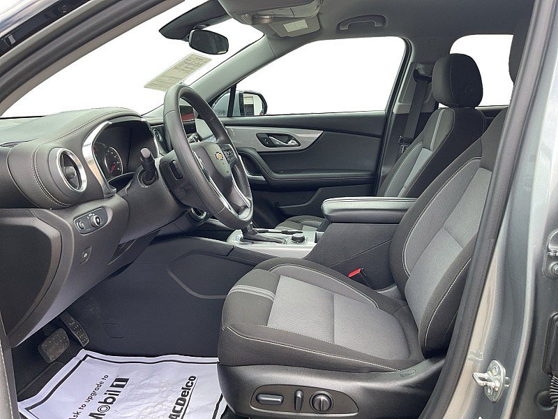 Used 2025 Chevrolet Blazer LT FWD image 9