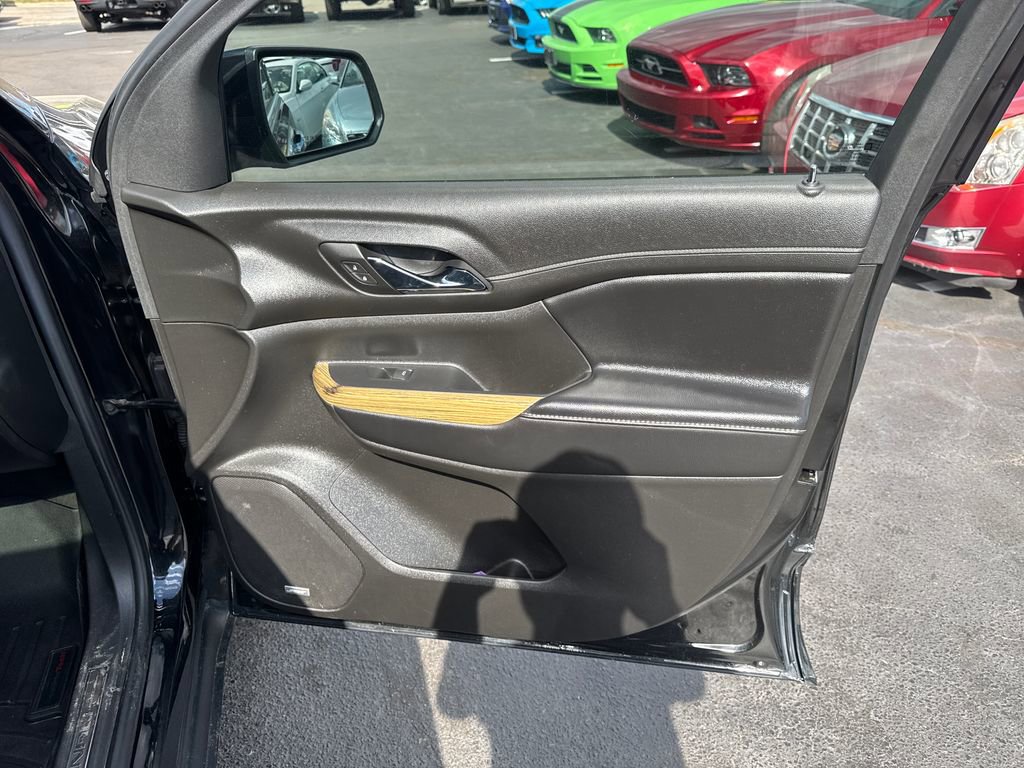 Used 2019 GMC Acadia Denali w/ Technology Package AWD/4WD image 40
