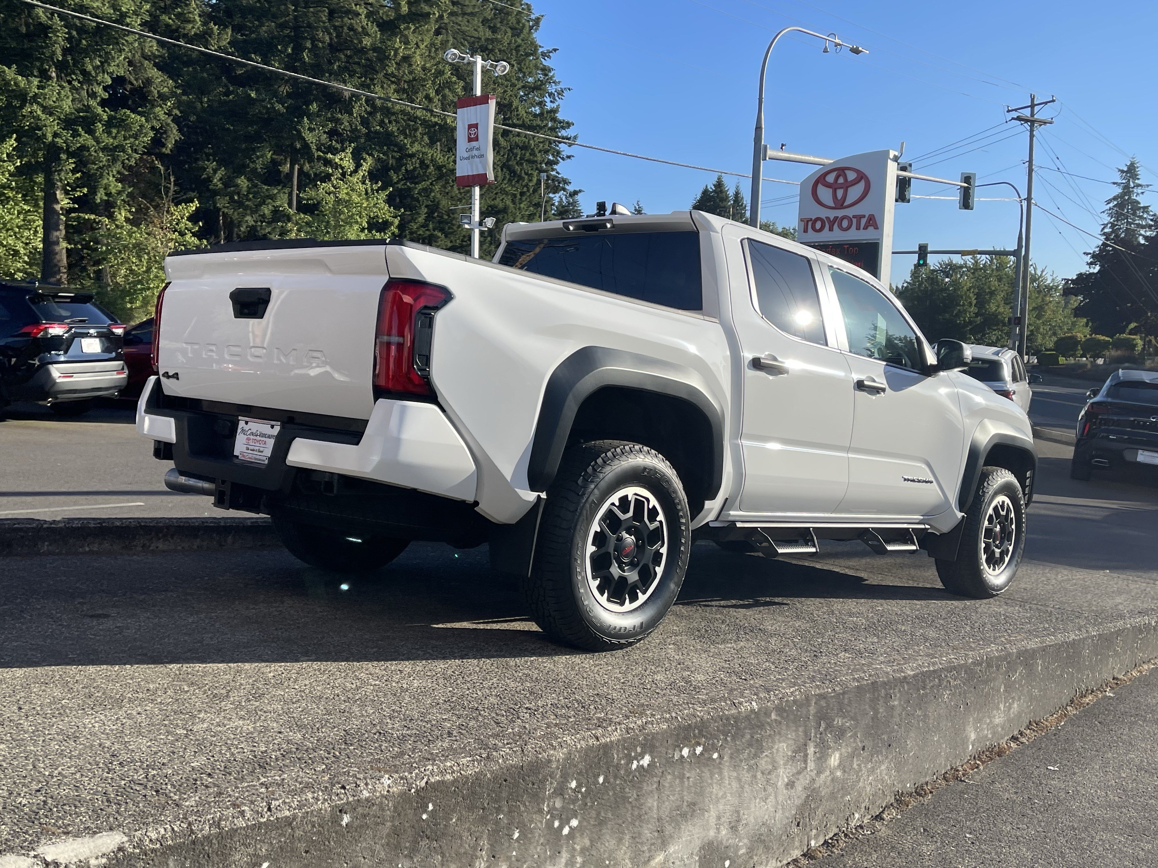 Used 2024 Toyota Tacoma TRD Off-Road AWD/4WD image 6