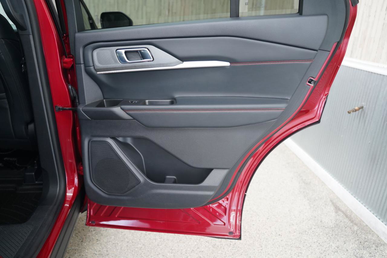 Used 2026 Ford Explorer ST-Line w/ ST-Line Street Pack RWD image 37