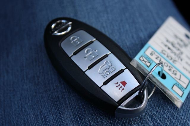 Used 2015 Nissan Rogue SV w/ SV Premium Package image 12