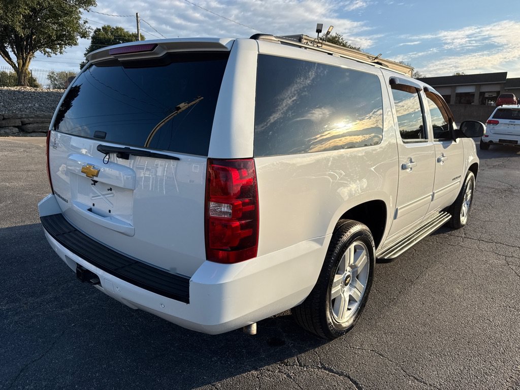 Used 2014 Chevrolet Suburban LS RWD image 6