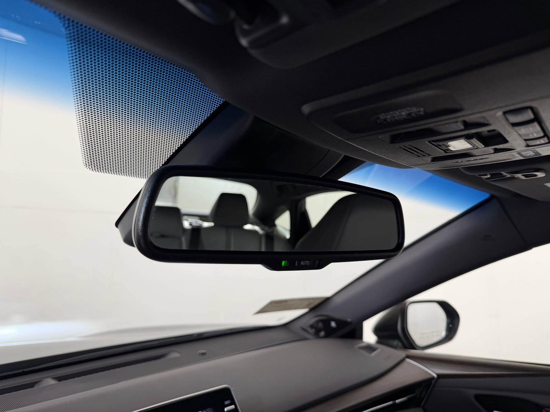 Used 2020 Toyota Avalon XLE w/ Moonroof Package FWD image 17