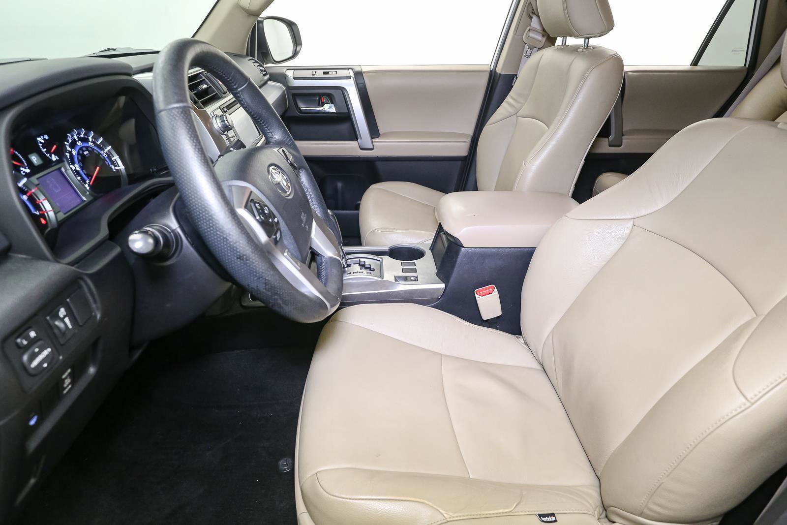 Used 2017 Toyota 4Runner SR5 AWD/4WD image 39