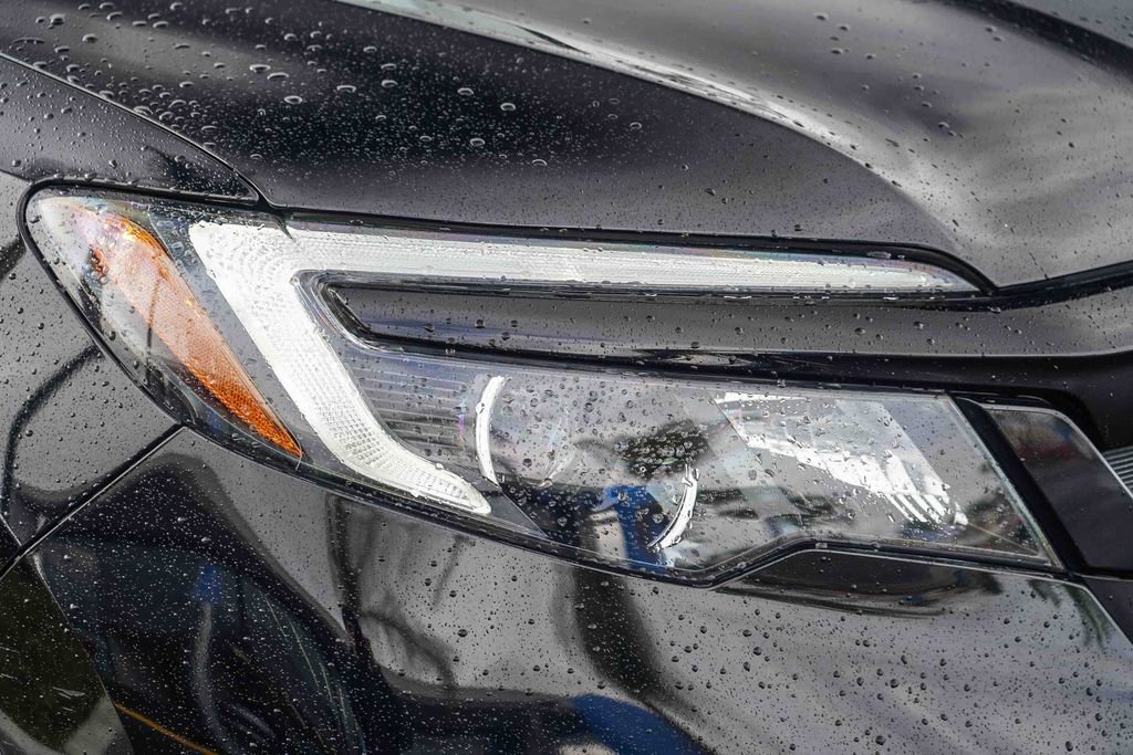 Certified 2022 Honda Pilot Sport image 2