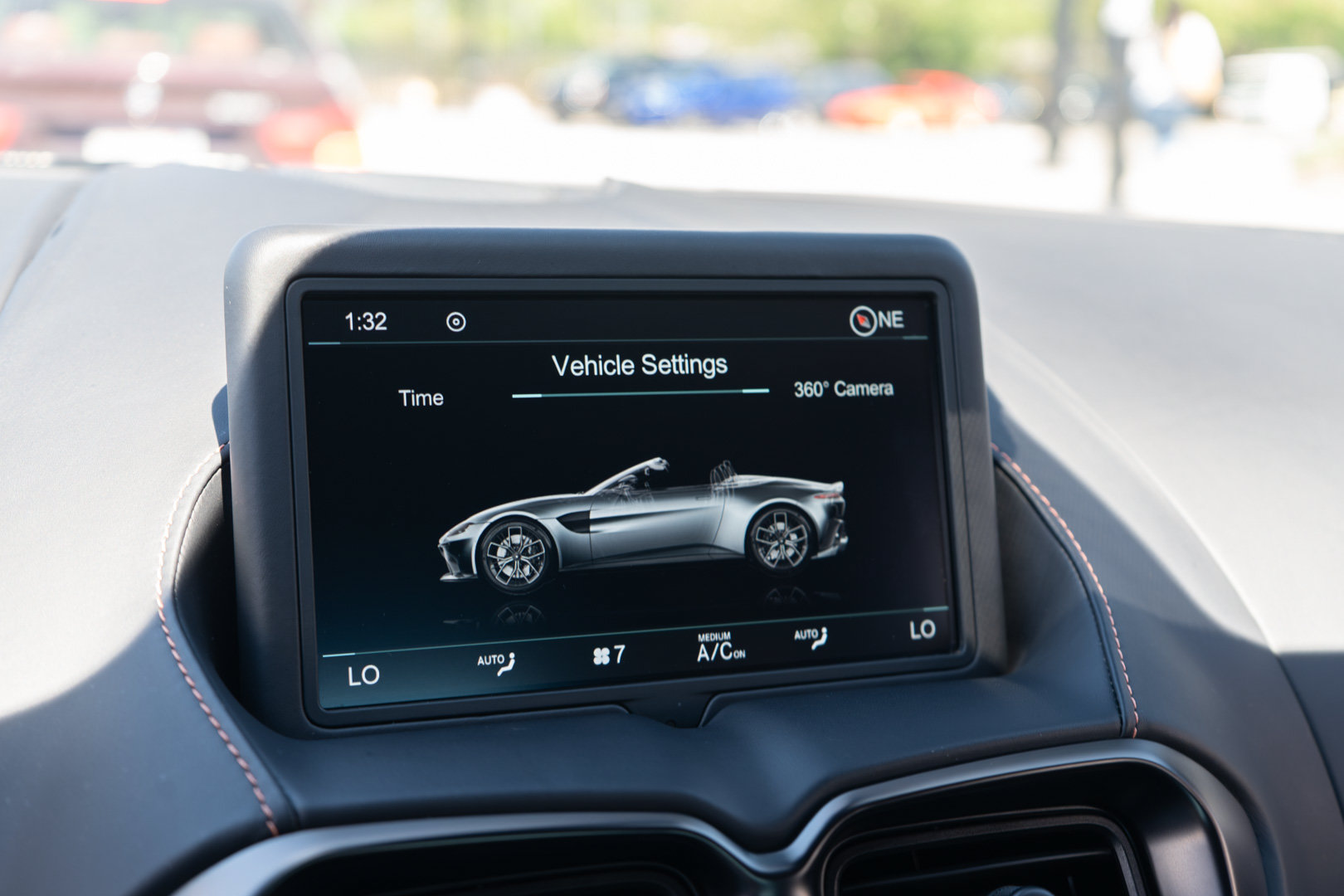 Used 2023 Aston Martin V8 Vantage Roadster RWD image 17