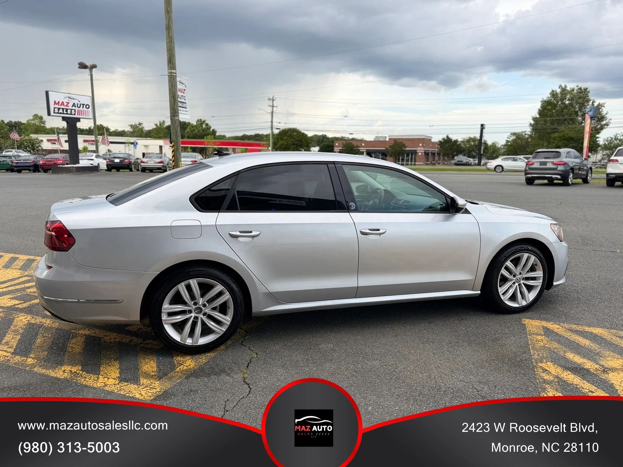 Used 2019 Volkswagen Passat 2.0T Wolfsburg w/ Wheels & Sunroof Package FWD image 4