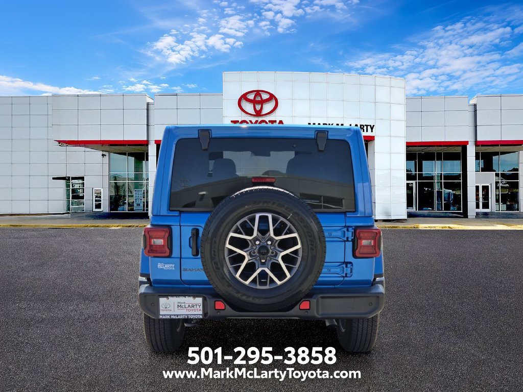 Used 2025 Jeep Wrangler Unlimited Sahara AWD/4WD image 4